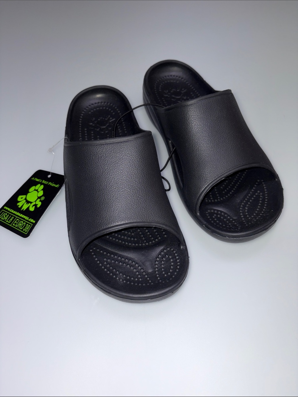 NWT ladies Dawgs slide black sz.8